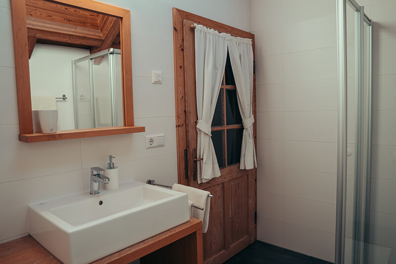 Bathroom sink – Sonnen Lodge